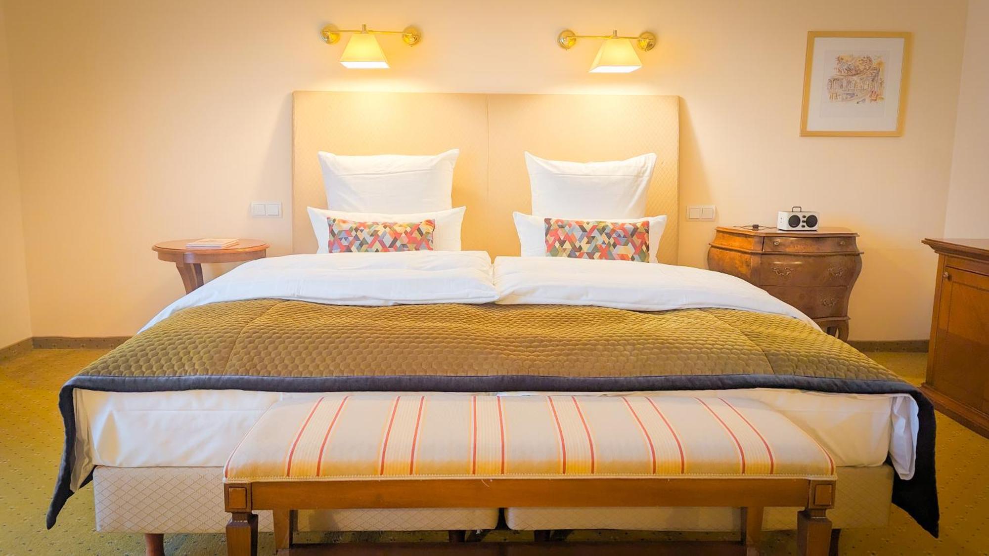 埃布普林斯餐厅酒店 埃特林根 外观 照片 A guest room at the Hotel de la Poste