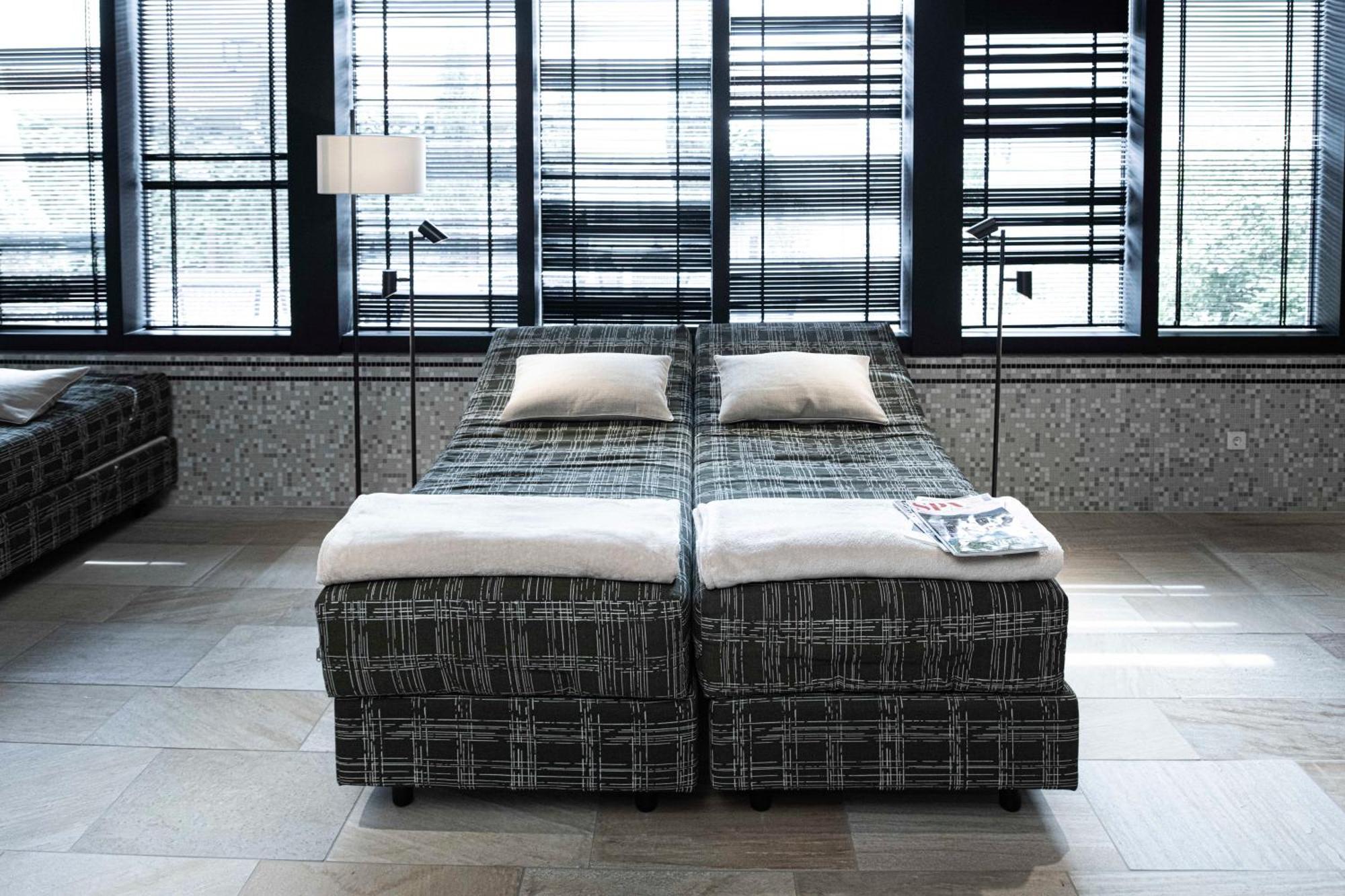 埃布普林斯餐厅酒店 埃特林根 外观 照片 A modern waterbed