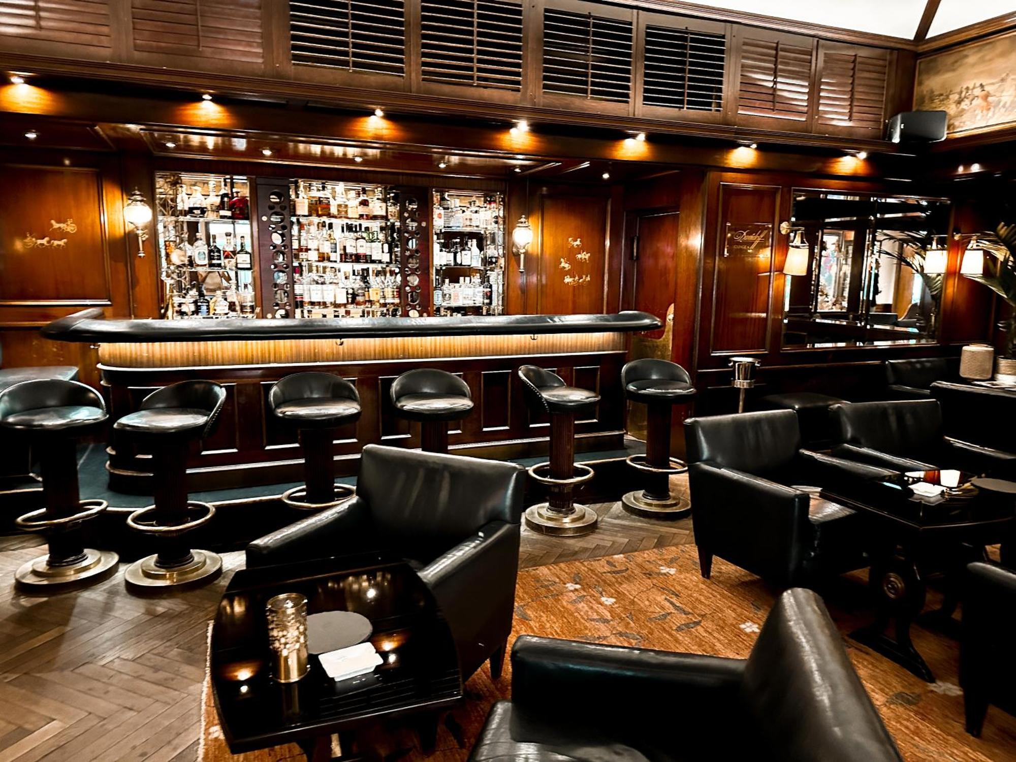 埃布普林斯餐厅酒店 埃特林根 外观 照片 The interior of the bar